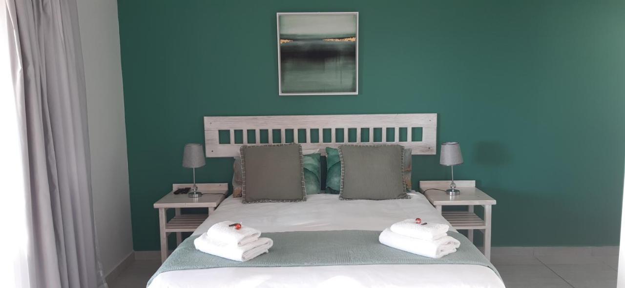 Ocean View Guest House Jeffreys Bay Bagian luar foto