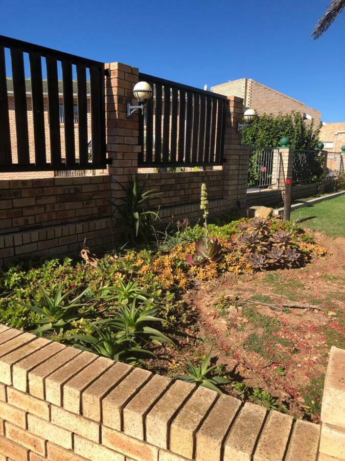 Ocean View Guest House Jeffreys Bay Bagian luar foto