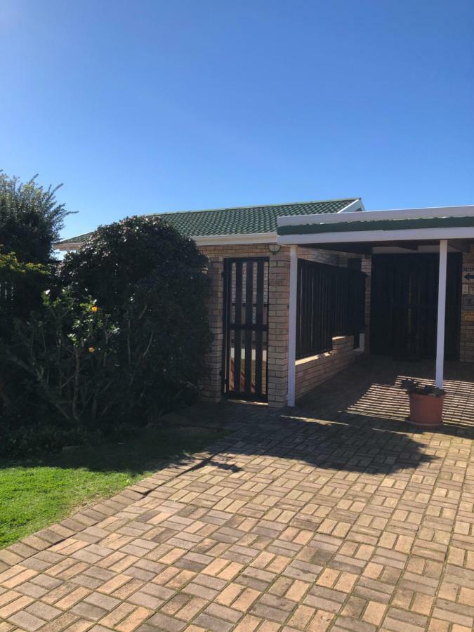 Ocean View Guest House Jeffreys Bay Bagian luar foto